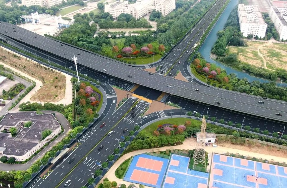 2023年市政道路部分作品之南昌市艾溪湖二路提升改造工程等